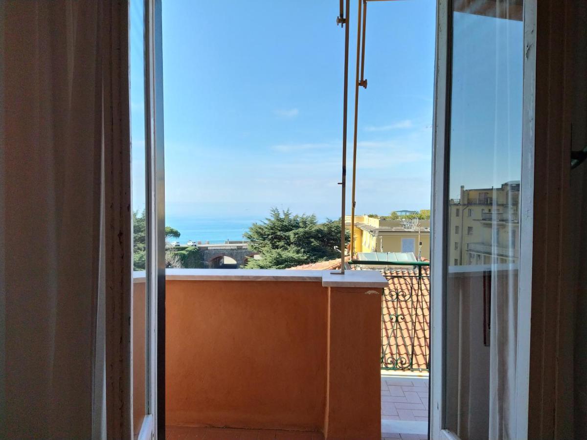 Апартаменты Bianca House Sea View Леванто Экстерьер фото